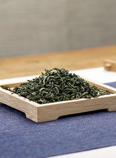 Ming Qian Long Ya classico : thé vert du Sichuan