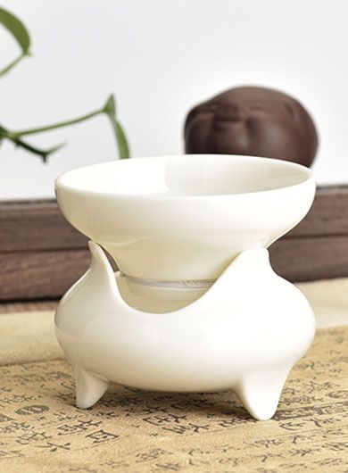 Filtre et support en porcelaine chinoise blanche