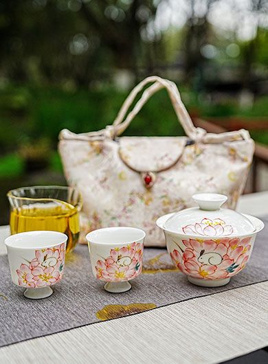 Service à thé gaiwan, tasses et pichet dans un sac de transport