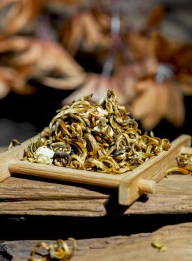 Bourgeons dorés au jasmin, thé noir du Yunnan
