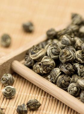 Perles du Dragon Long Zhu: thé vert parfumé